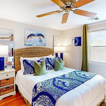 Blue Octopus Hideaway Villa West Yarmouth Bagian luar foto